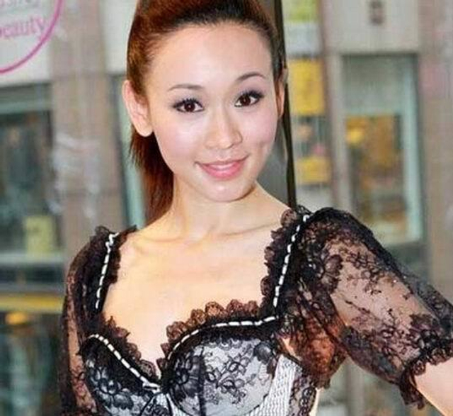 童颜巨乳女星_女明星 耳朵大_胸太大看不到脚的女星