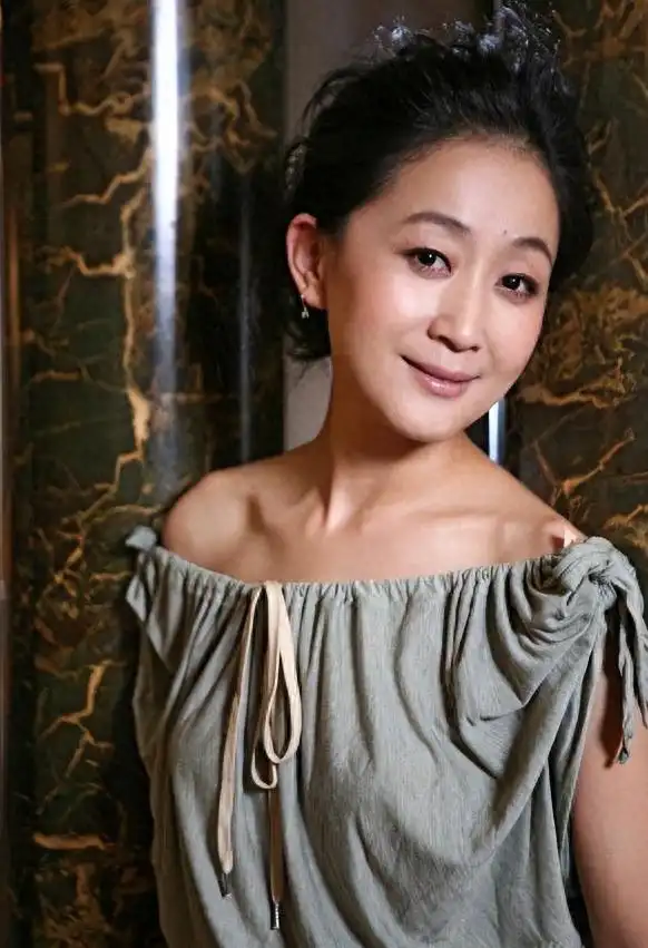 娱乐圈真清流！这 6 位女星不整容不滥情，凭实力站稳脚跟，堪称圈内最 “干净” 的存在